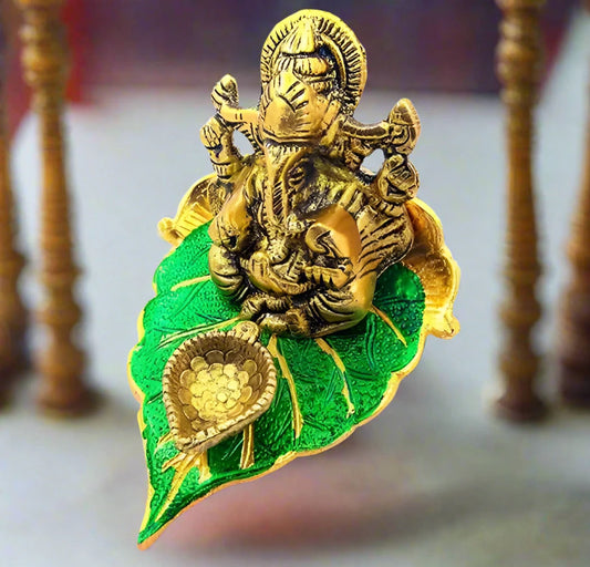 God Ganeshji Diya Set (Brass & Green)